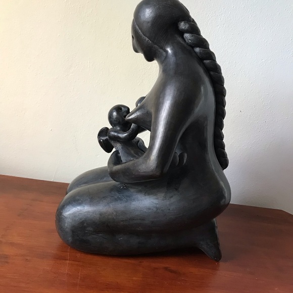Signed Manuel Felguerez mexican black pottery sculpture of a mother and child - Picture 6 of 10